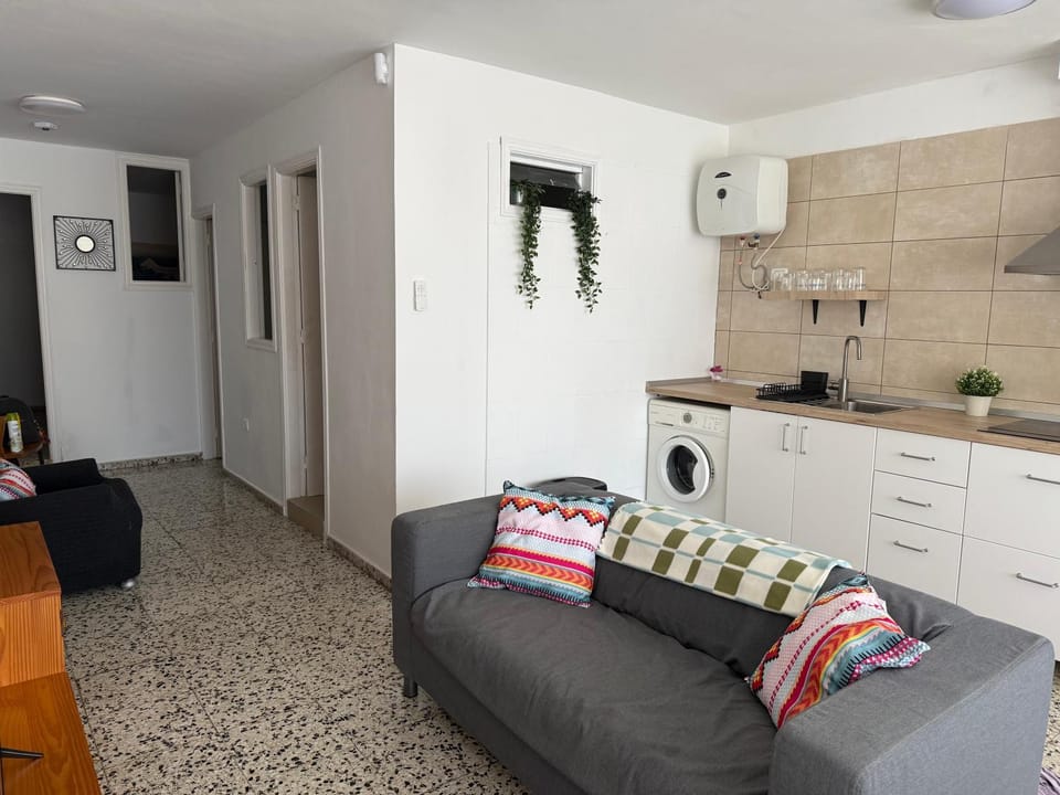 Kitchen or kitchenette, Living room, Seating area, stove