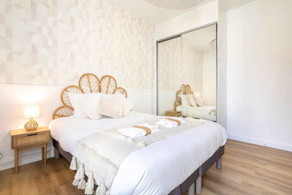 Living room, Bedroom