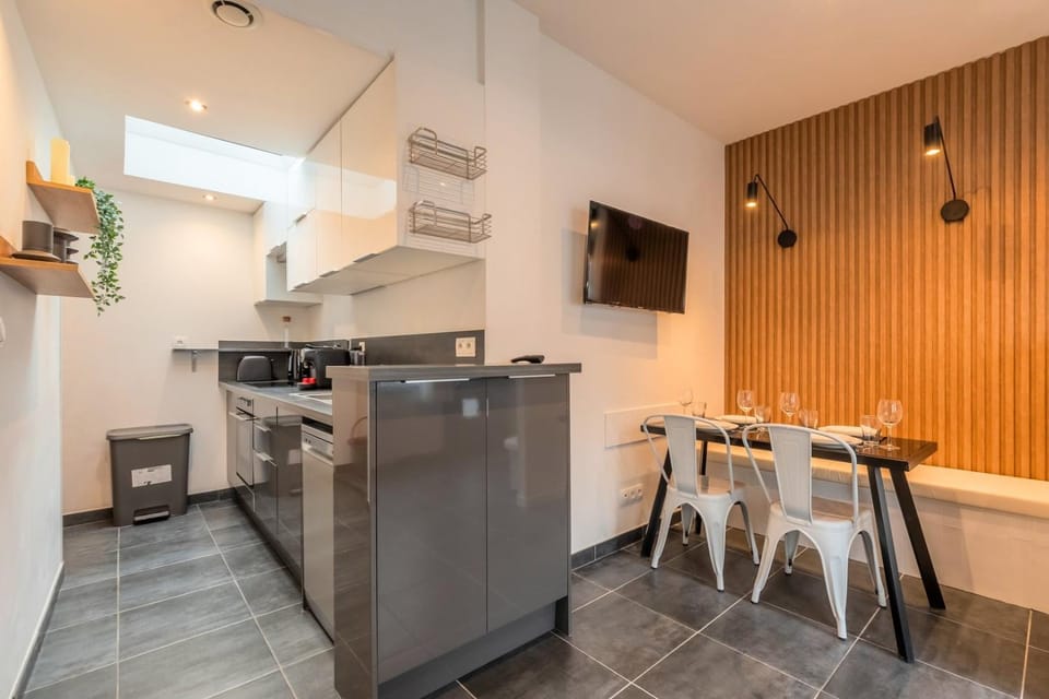 Maison 2 chambres proche du tram, parking gratuit Bed and Breakfast in Lille
