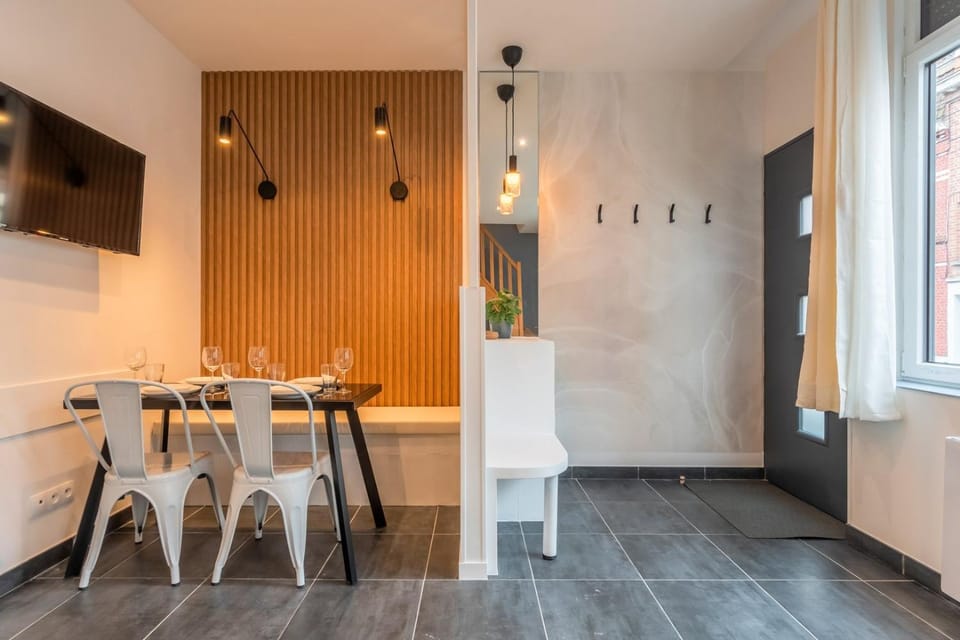 Maison 2 chambres proche du tram, parking gratuit Bed and Breakfast in Lille