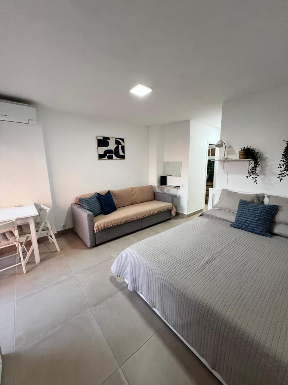 Living room, Photo of the whole room, Bedroom