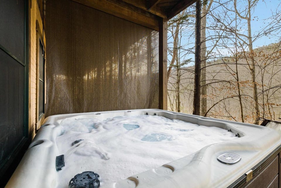Movie Theater Arcade Hot Tub Grill Views House in Massanutten