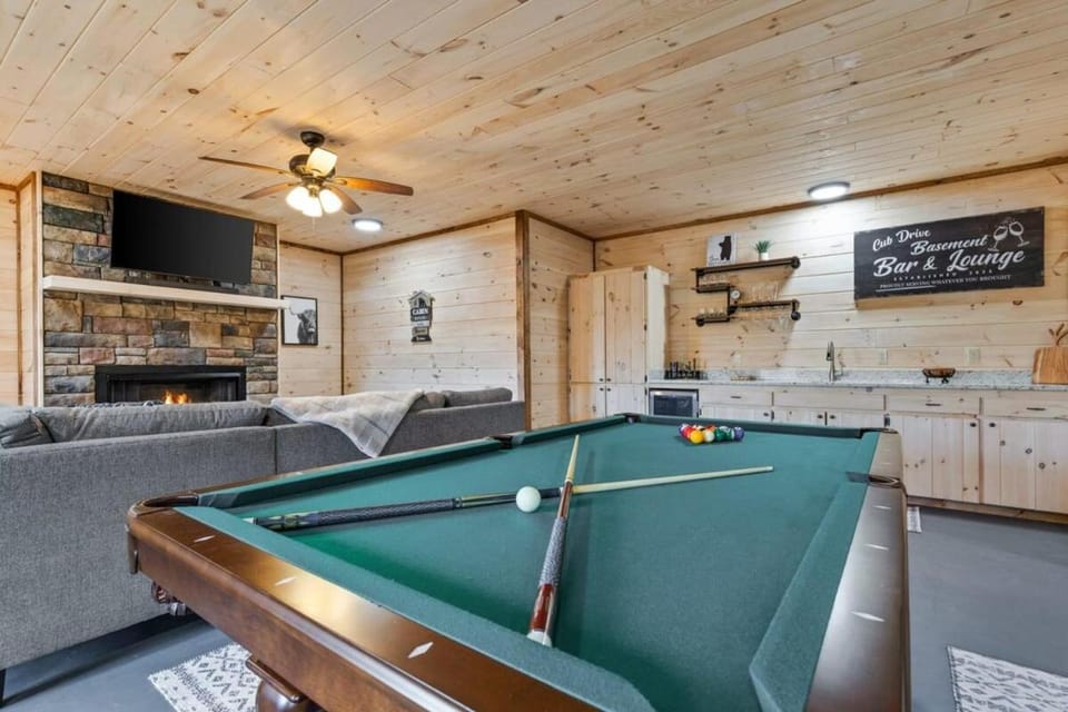 Outdoor Fireplace TV Hot Tub Pool Table Arcade House in Georgia