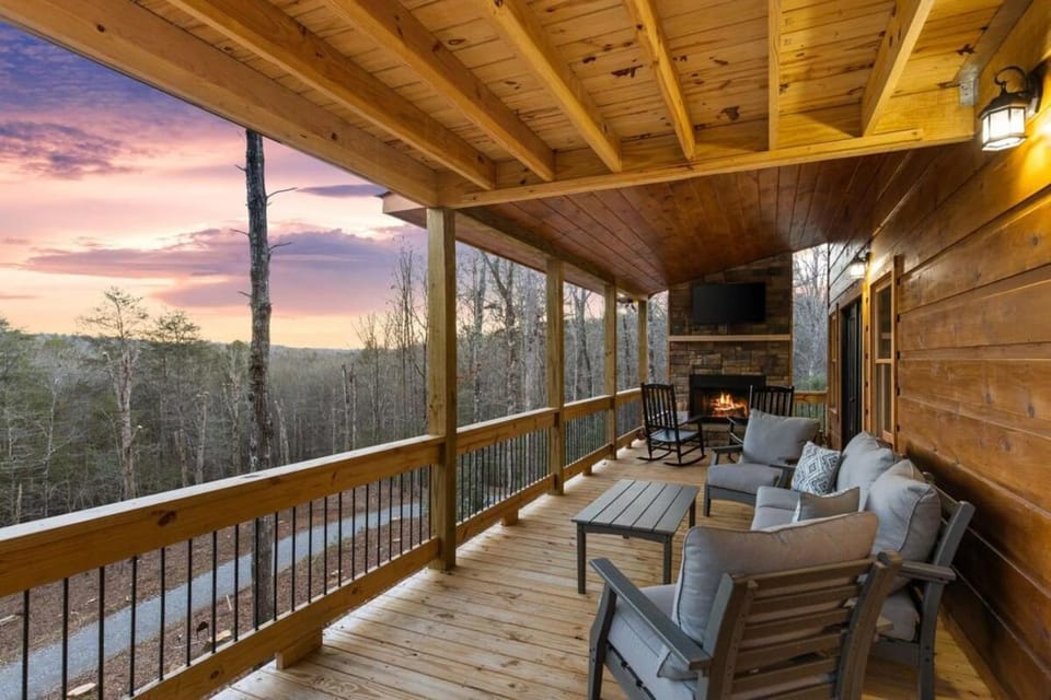 Outdoor Fireplace TV Hot Tub Pool Table Arcade House in Georgia