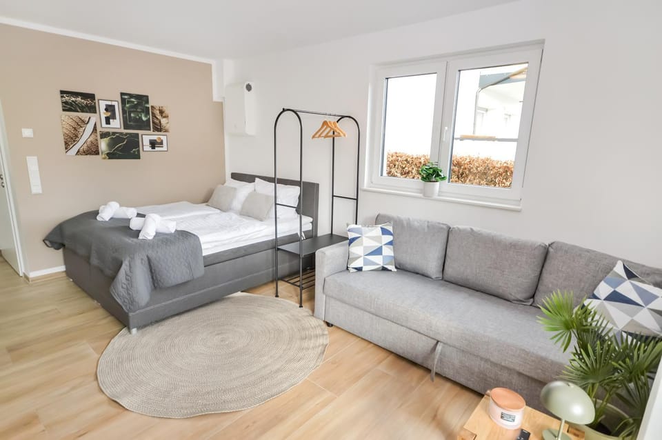Bed, Living room, Photo of the whole room, Bedroom, towels