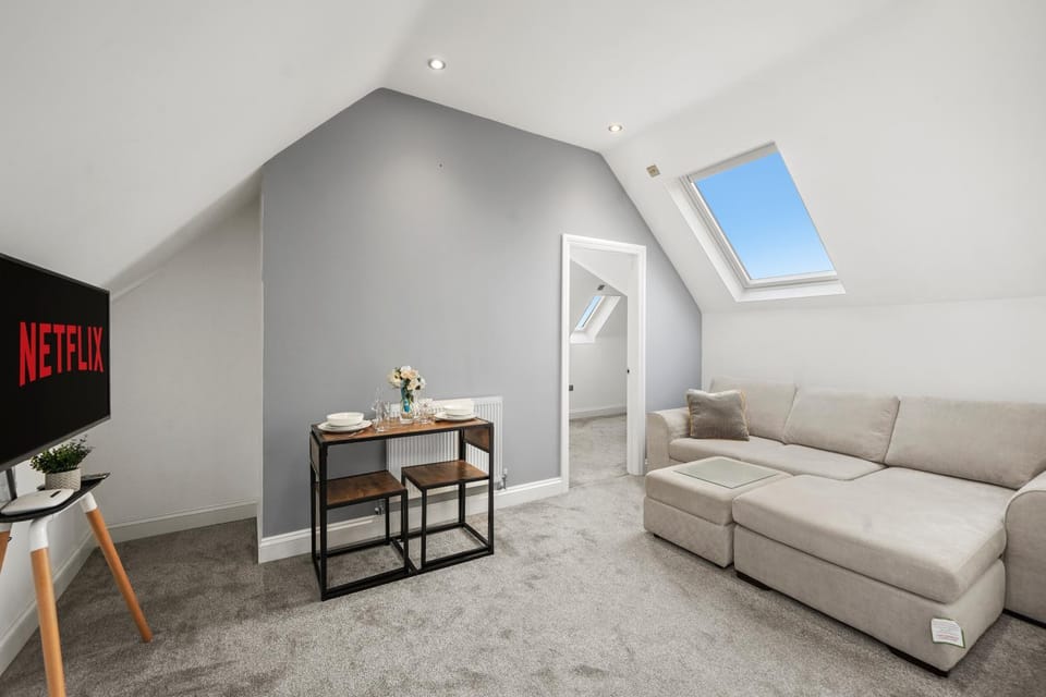 Great Maidstone Flat with Parking - Sleeps 3 Apartment in Maidstone