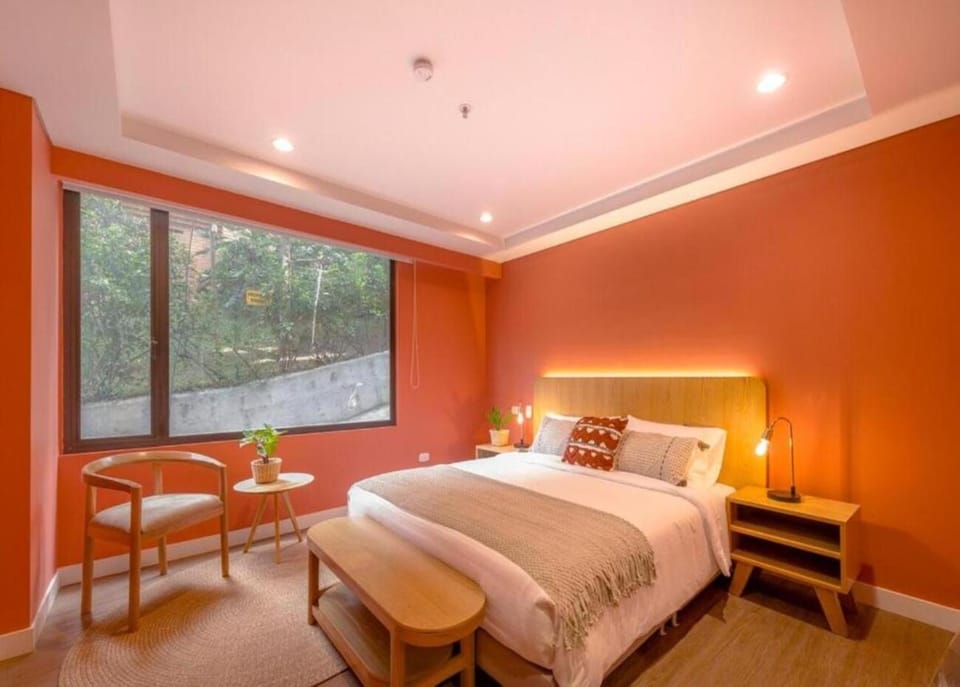 Bed, Photo of the whole room, Seating area, Bedroom