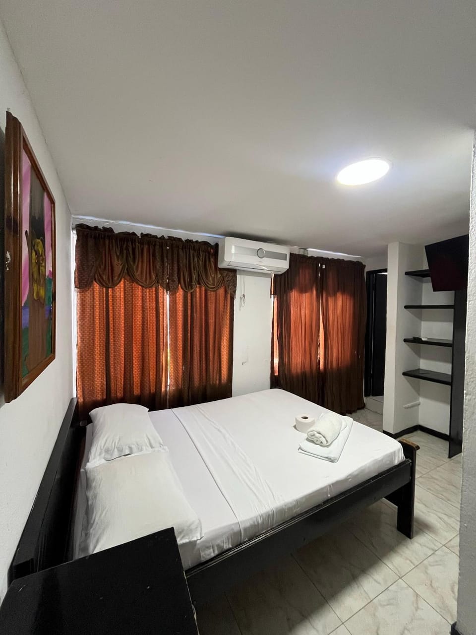 Bed, Photo of the whole room, Bedroom, air conditioner
