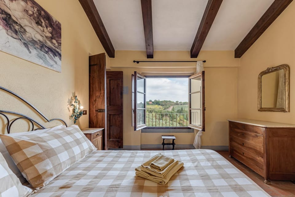 Property building, Living room, Bedroom