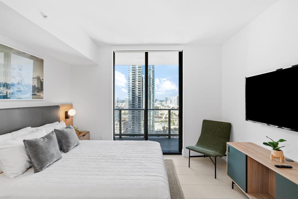 Luxury 2-Bdrm Condo in the Heart of Downtown Miami Apartment in Miami