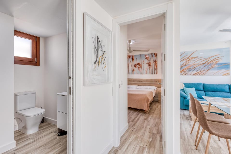 Bed, Bathroom, Living room, Photo of the whole room, Seating area, Bedroom, towels