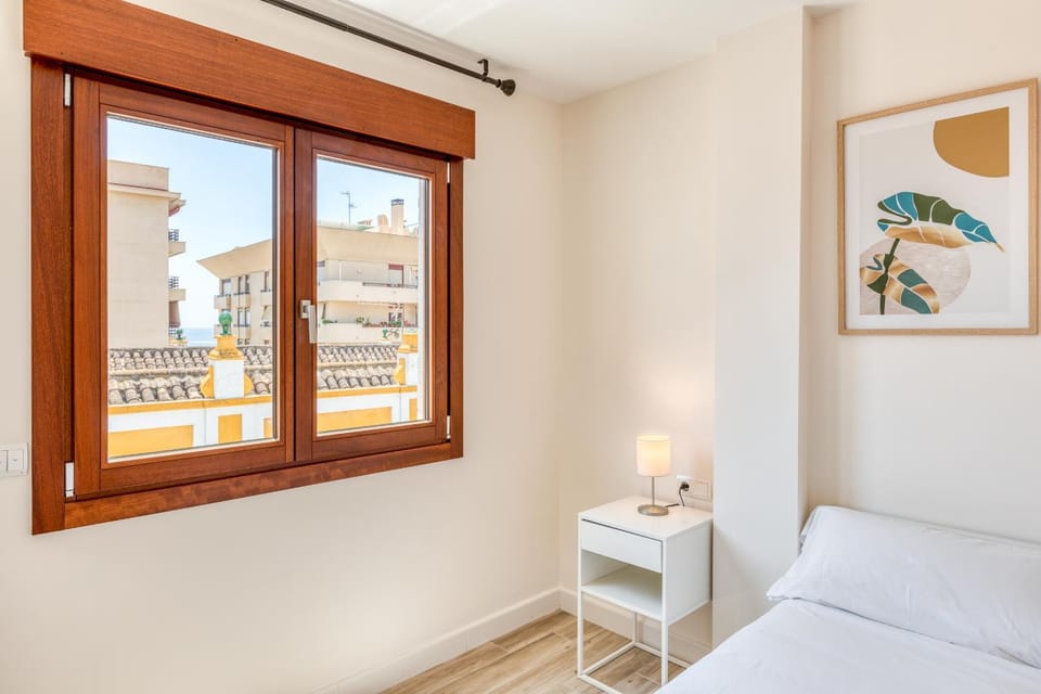 Bed, Photo of the whole room, Bedroom, air conditioner