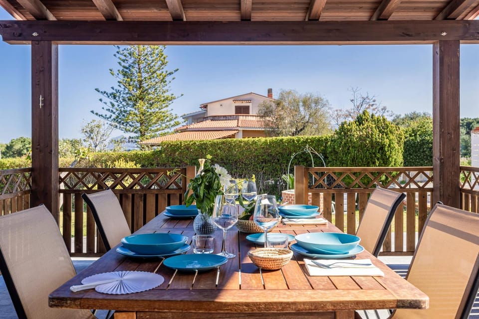 Dining area, Garden view