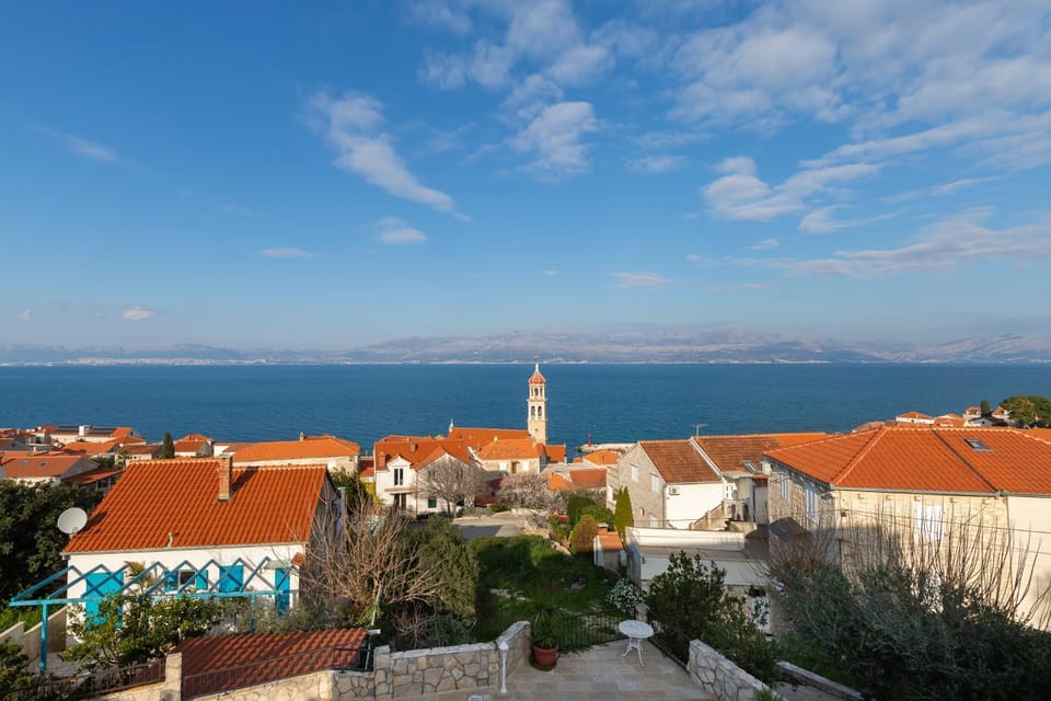 Property building, Nearby landmark, Day, Natural landscape, City view, Mountain view, Sea view
