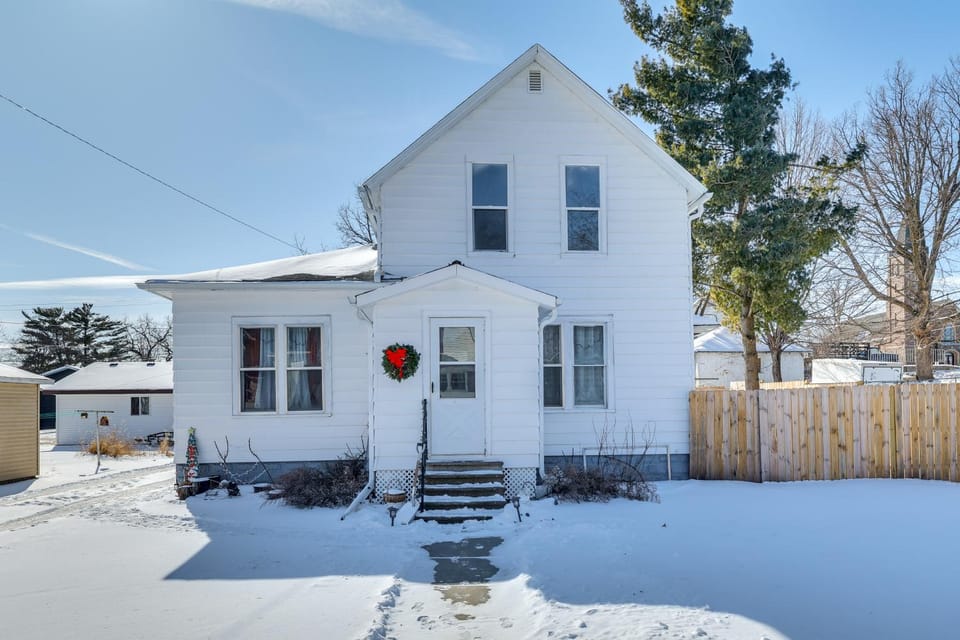 Steps to Root River: Home w/ Large Yard! House in Wisconsin