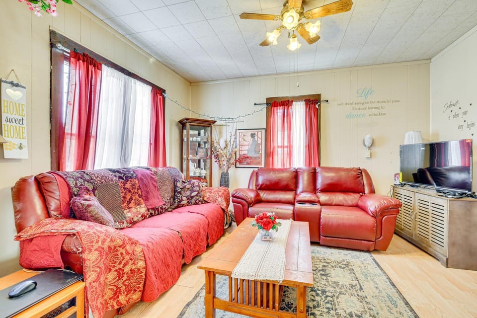 Steps to Root River: Home w/ Large Yard! House in Wisconsin