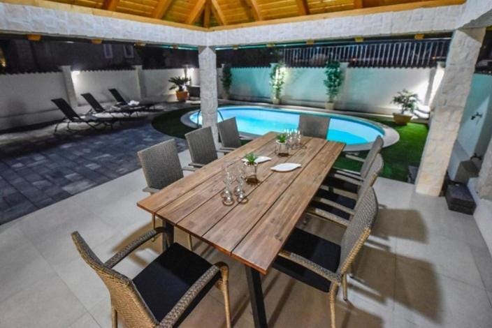 Seating area, Pool view, Swimming pool, Swimming pool