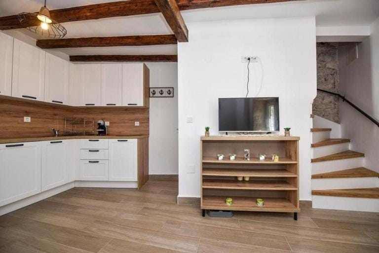 TV and multimedia, Kitchen or kitchenette
