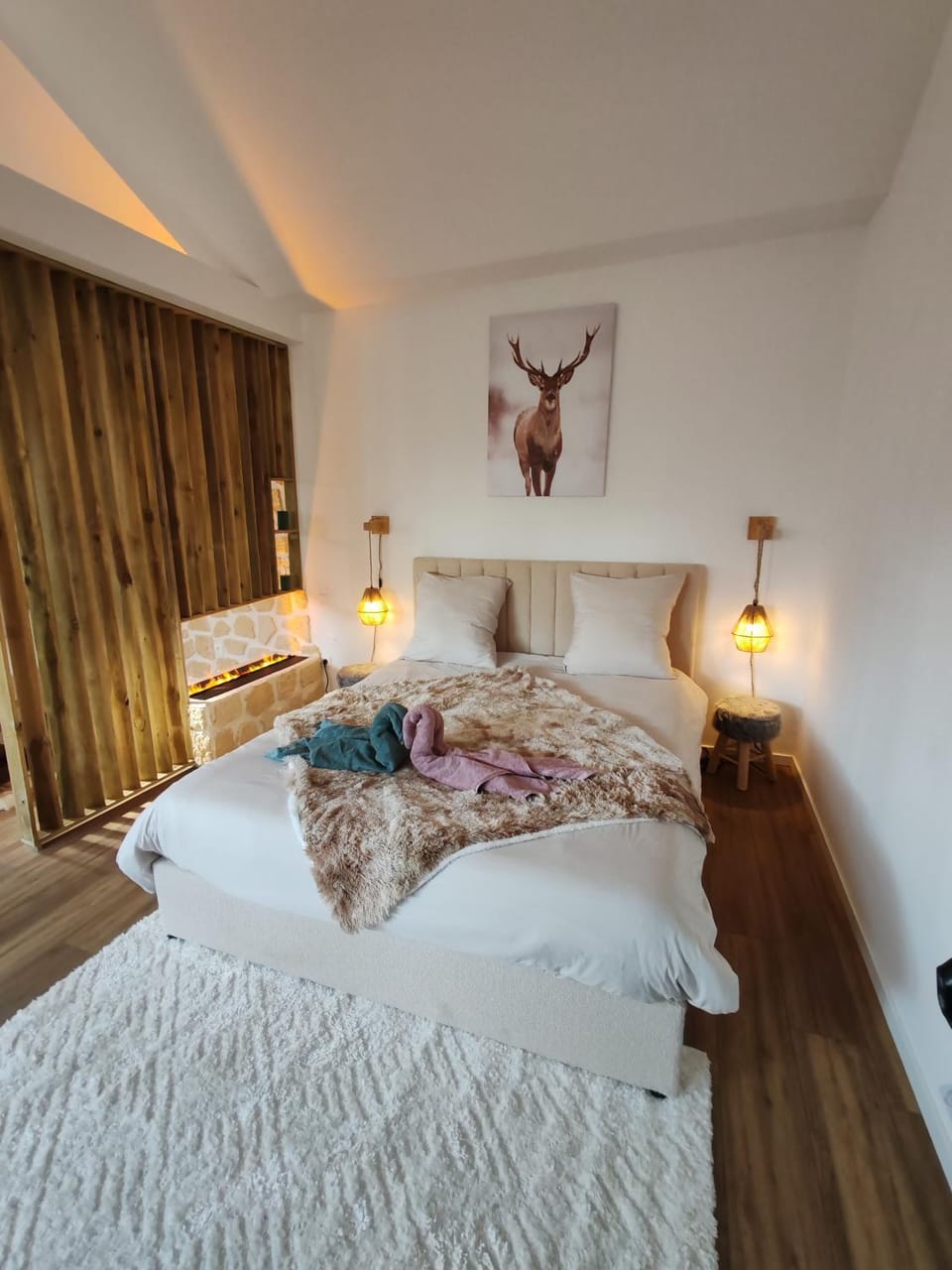 Bed, Bedroom, fireplace