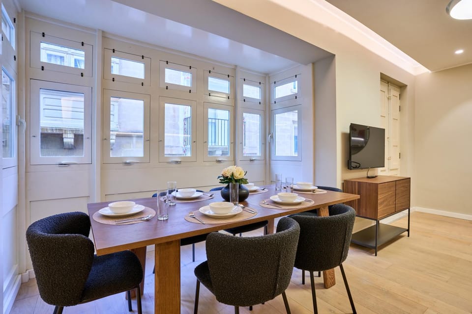 Living room, Seating area, Dining area