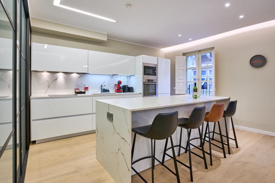 Kitchen or kitchenette, oven