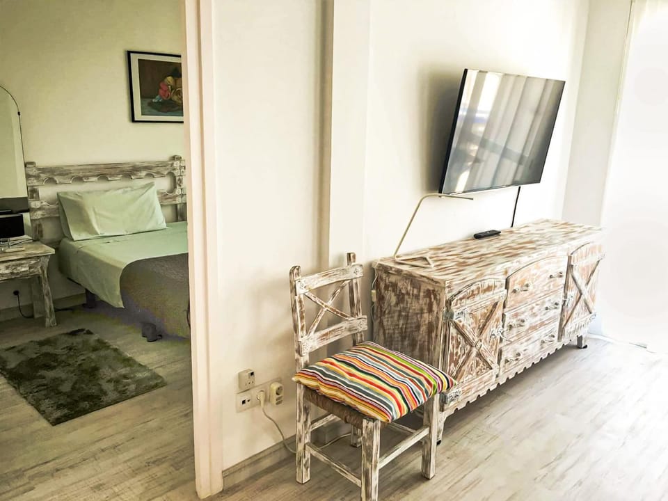 Bed, TV and multimedia, Living room, Photo of the whole room, Bedroom