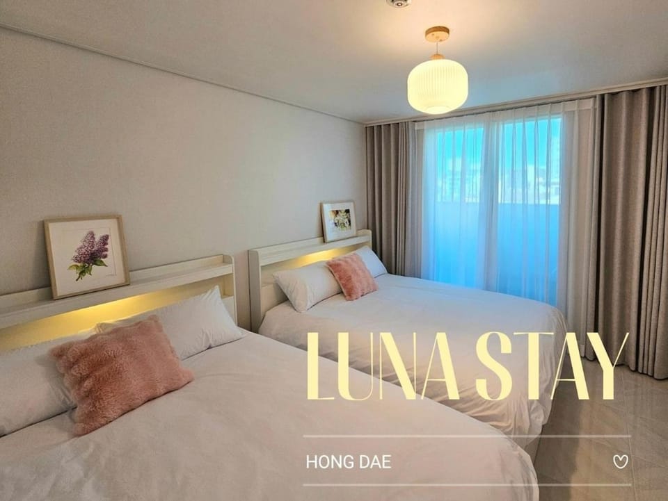 Bed, Balcony/Terrace, Bedroom, air conditioner