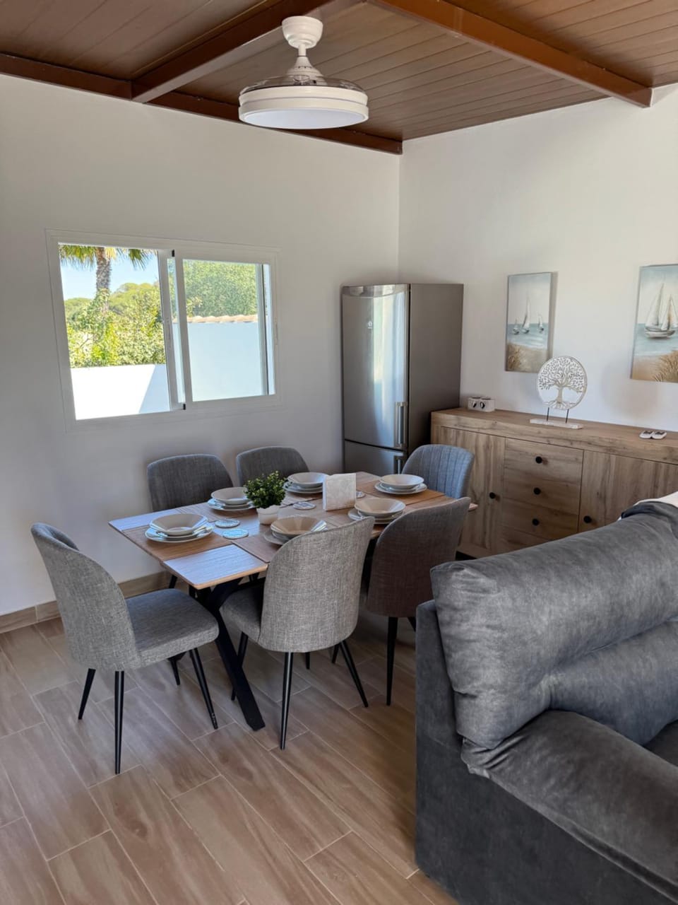 Living room, Dining area