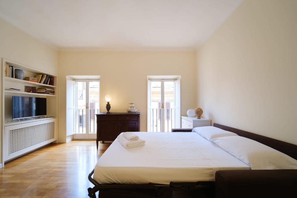 Juan&Elisa Trevi by BuddyRent Apartment in Rome