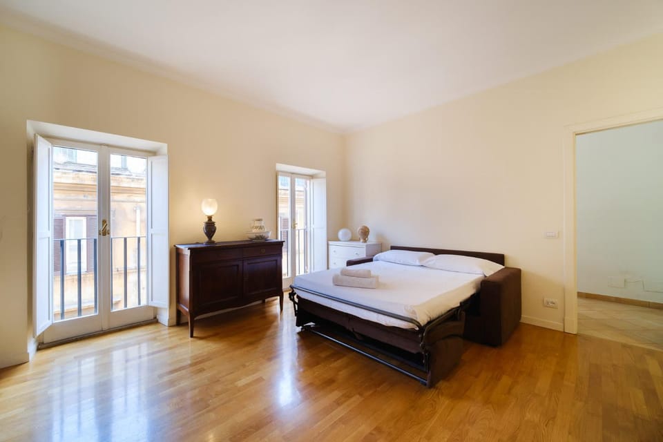 Juan&Elisa Trevi by BuddyRent Apartment in Rome