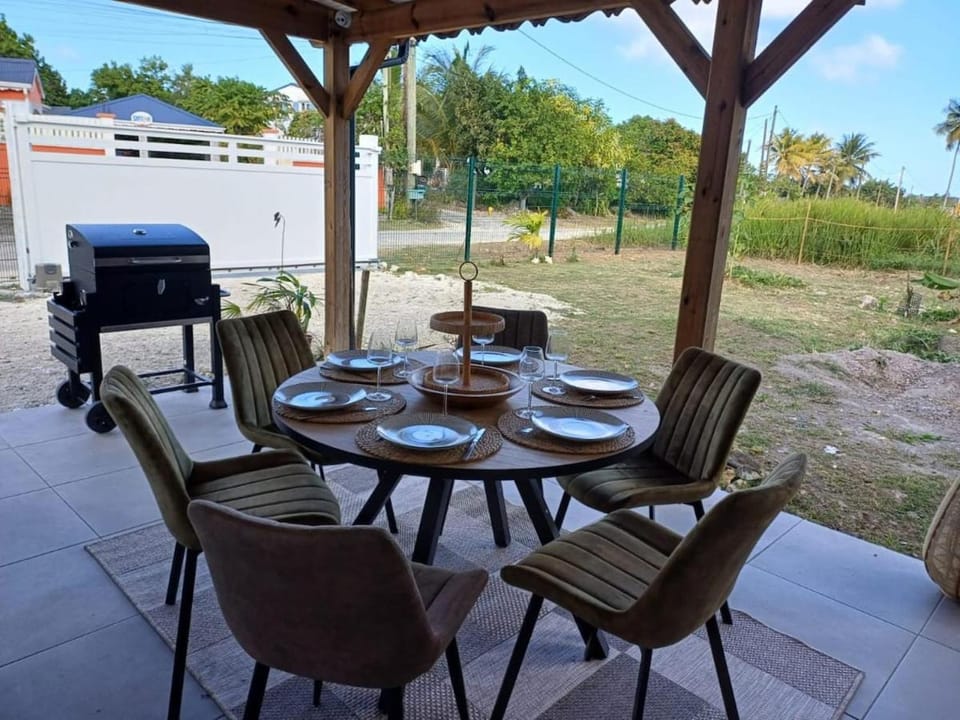 Patio, BBQ facilities, Dining area, Garden view