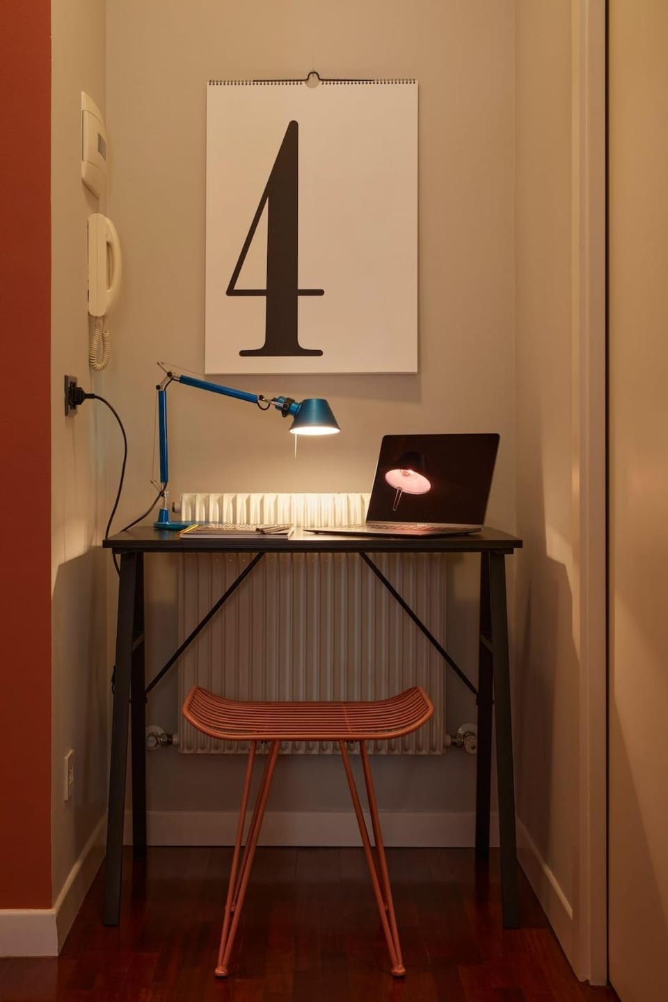 Seating area, internet