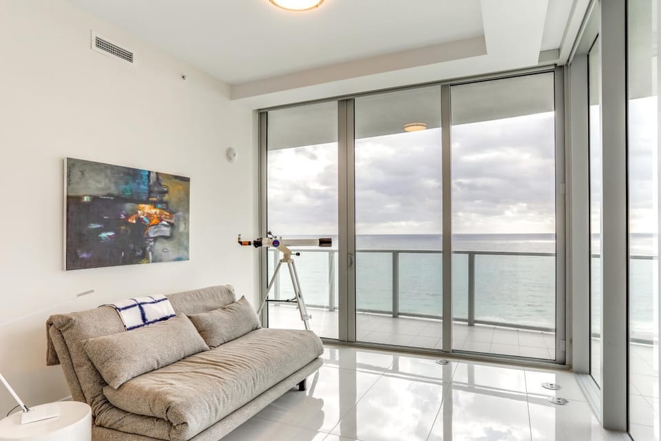 Condo at Amrit Ocean Resort w/ Panoramic Views House in Riviera Beach