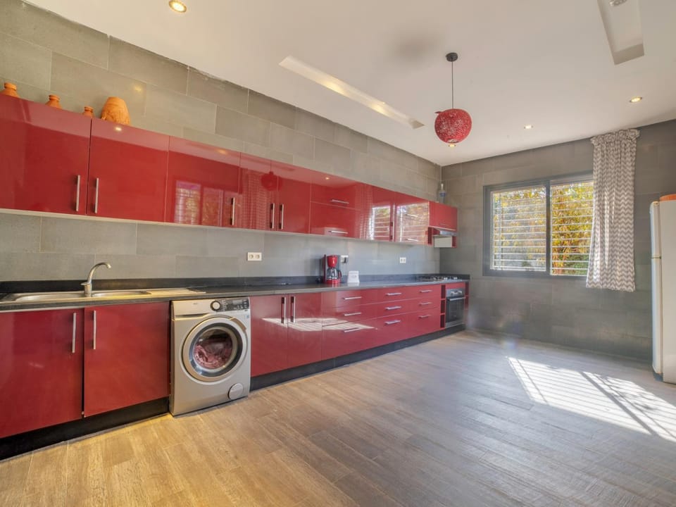 Kitchen or kitchenette, oven, stove, washing machine, kitchen