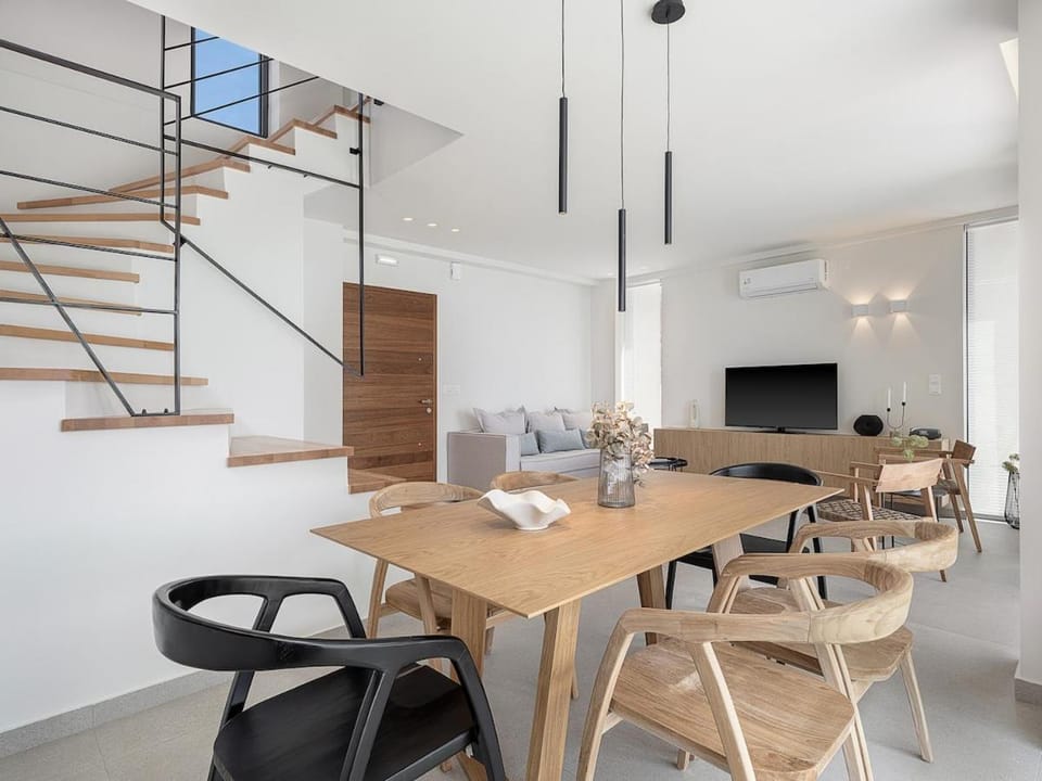 TV and multimedia, Living room, Dining area