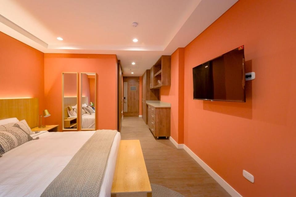 Bed, TV and multimedia, Photo of the whole room, Bedroom, internet, kitchen