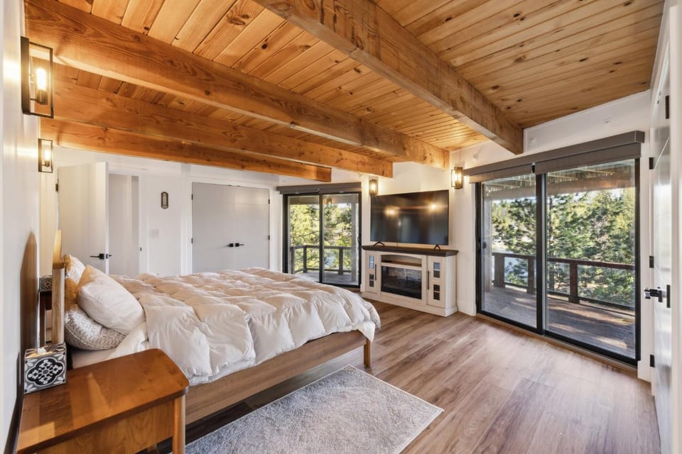 Golden Peak Cabin home Cabin in Groveland