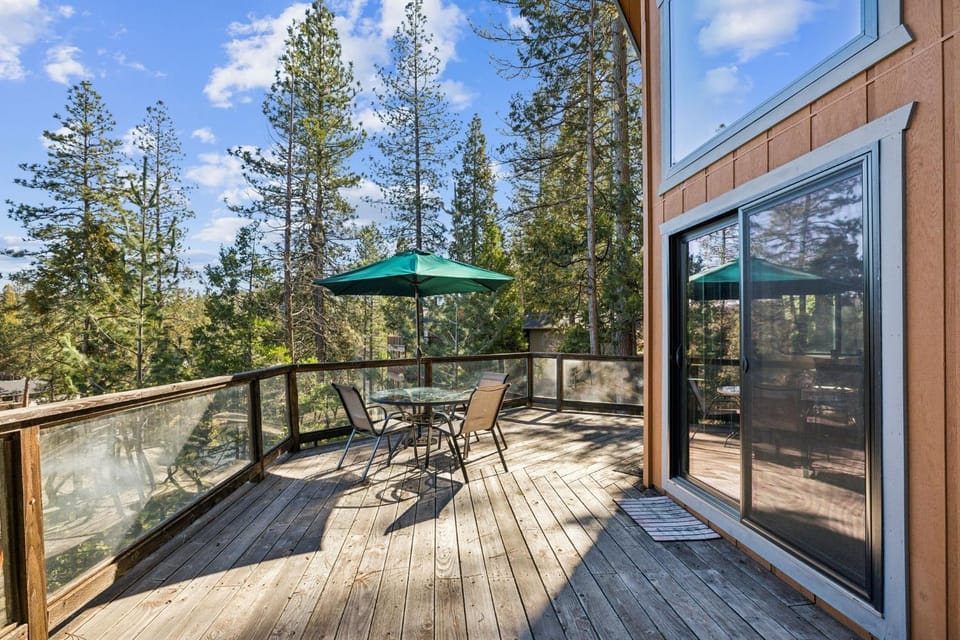 Golden Peak Cabin home Cabin in Groveland