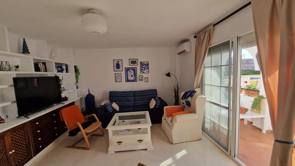 Communal lounge/ TV room, TV and multimedia, Balcony/Terrace, Seating area