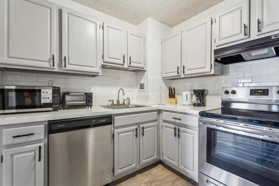 Legacy at Imperial Village 808 I 1 Bed 1 Bath Apartment in Richmond