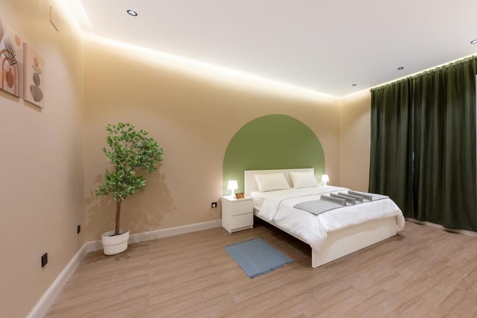 Photo of the whole room, Bedroom