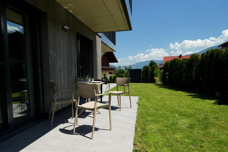 Property building, Patio, Spring, Day, Natural landscape, Summer, BBQ facilities, BBQ facilities, Garden, View (from property/room), Balcony/Terrace, Dining area, Garden view, Mountain view