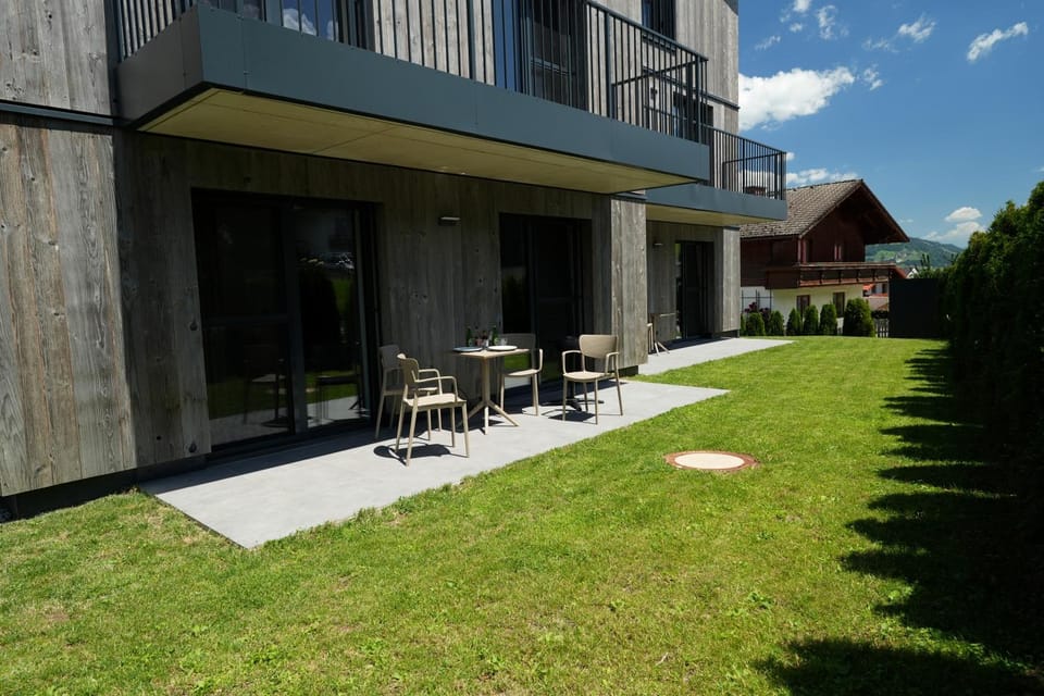 Property building, Patio, Spring, Day, Summer, BBQ facilities, BBQ facilities, Garden, Garden view