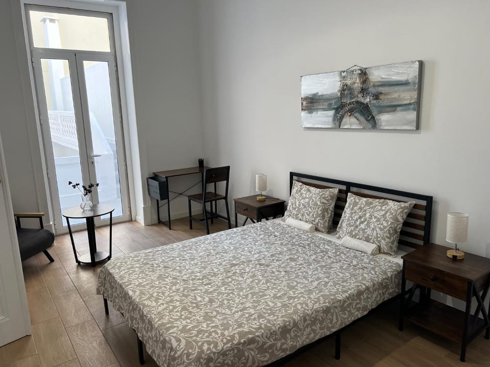 Bed, Seating area, Bedroom