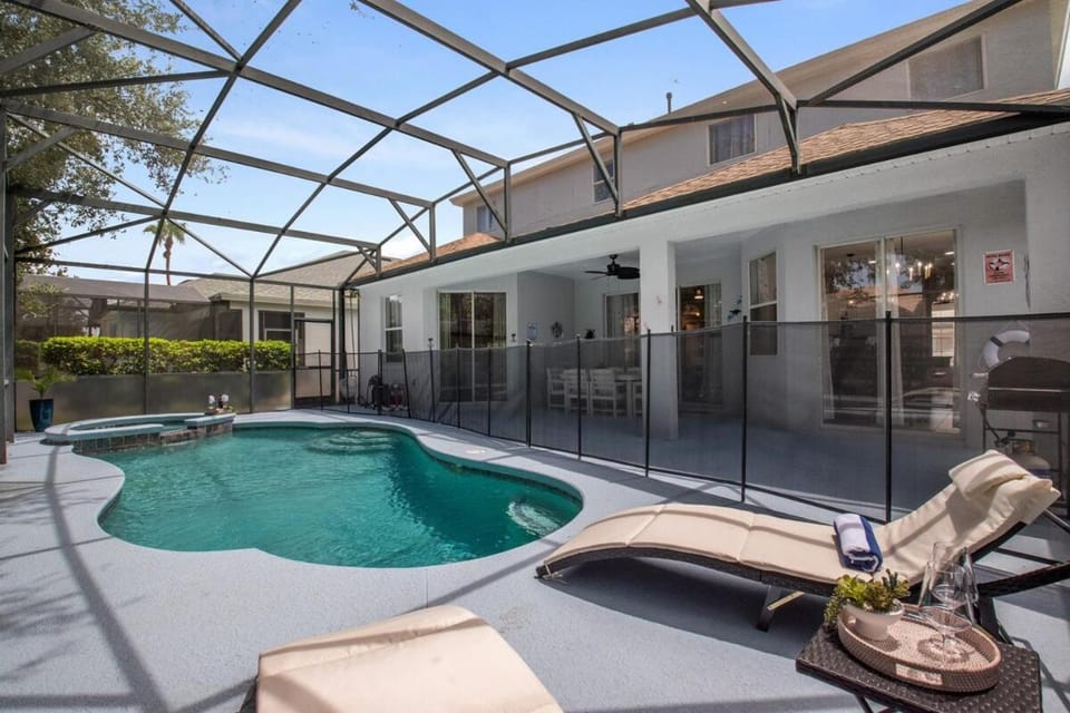 Patio, Swimming pool, sunbed