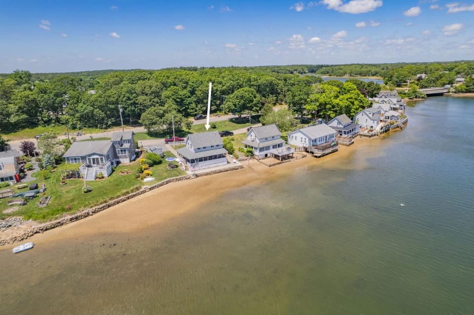 The Glam Shack: Waterfront Bliss in Onset House in Onset
