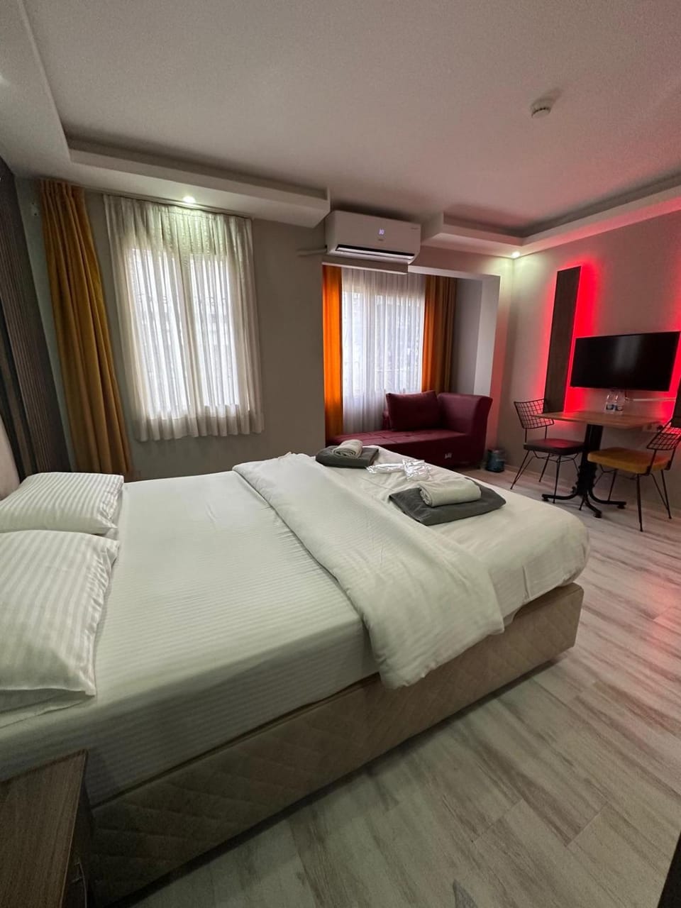 Bed, Bedroom, towels, air conditioner