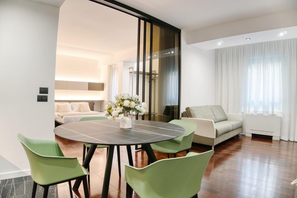 Seating area, Dining area