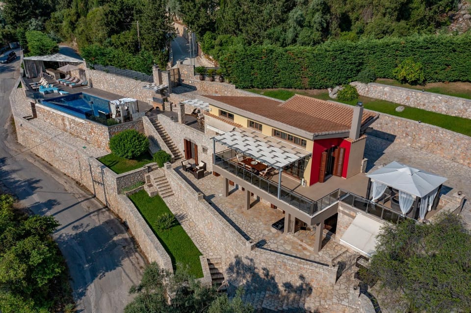Property building, Day, Bird's eye view, Pool view, Swimming pool