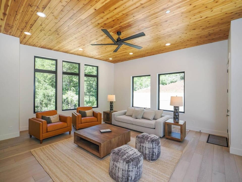 Modern 4BR Mountain Retreat BBQ Outdoor Dining House in Sundance